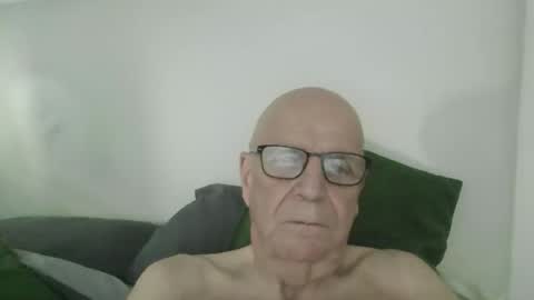 Snapshot of oggi95 chatting on 11.10.25 oggi95 online show from 11.10.25