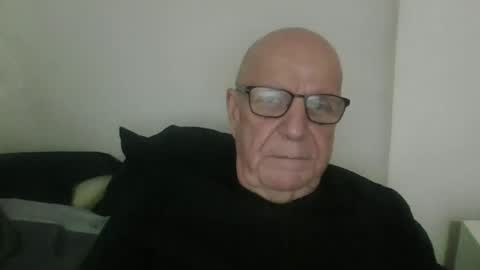 Snapshot of oggi95 chatting on 11.13.25 oggi95 online show from 11.13.25