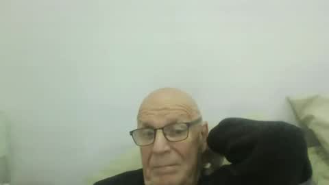 Snapshot of oggi95 chatting on 11.14.25 oggi95 online show from 11.14.25