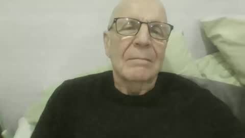 Snapshot of oggi95 chatting on 11.16.25 oggi95 online show from 11.16.25