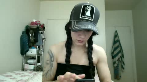 Snapshot of oglitcouple chatting on 02.24.25 Lit en Cama online show from 02.24.25