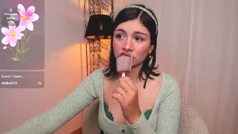 Snapshot of oh__holly chatting on 10.08.25 Holly online show from 10.08.25