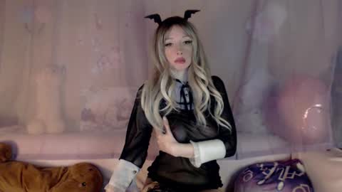 Snapshot of oh_pichuu chatting on 10.24.25 Milly online show from 10.24.25