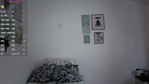 Snapshot of ohanna_ chatting on 10.27.25 ohanna_ online show from 10.27.25