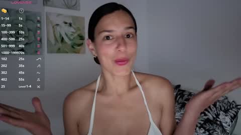 Snapshot of ohanna_ chatting on 11.08.25 ohanna_ online show from 11.08.25