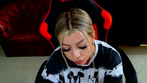 Snapshot of ohhh_nicole chatting on 04.07.26 ohhh_nicole online show from 04.07.26