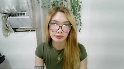 Snapshot of ohmyalessandraxcx chatting on 11.29.25 ohmyalessandraxcx online show from 11.29.25