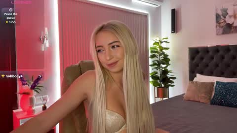 Snapshot of ohmyemma chatting on 09.14.25 Emma online show from 09.14.25