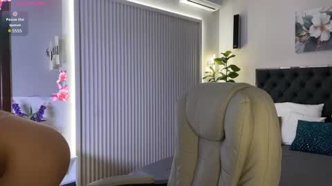 Snapshot of ohmyemma chatting on 10.01.25 Emma online show from 10.01.25