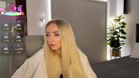 Snapshot of ohmyemma chatting on 11.25.25 Emma online show from 11.25.25