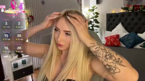 Snapshot of ohmyemma chatting on 12.17.25 Emma online show from 12.17.25