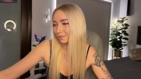 Snapshot of ohmyemma chatting on 01.14.26 Emma online show from 01.14.26