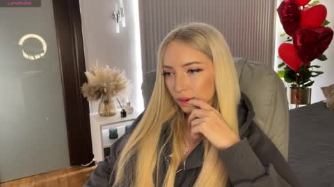 Snapshot of ohmyemma chatting on 02.24.26 Emma online show from 02.24.26