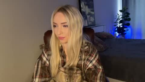Snapshot of ohmyemma chatting on 05.18.26 Emma online show from 05.18.26