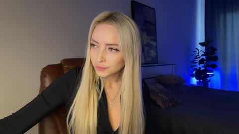Snapshot of ohmyemma chatting on 05.22.26 Emma online show from 05.22.26