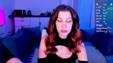 Snapshot of ohmymiami_ chatting on 11.07.25 Light online show from 11.07.25