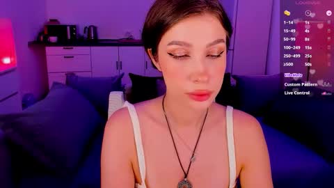 Snapshot of ohmymiami_ chatting on 11.21.25 Light online show from 11.21.25