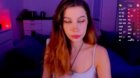 Snapshot of ohmymiami_ chatting on 11.22.25 Light online show from 11.22.25