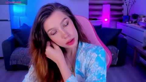 Snapshot of ohmymiami_ chatting on 12.03.25 Light online show from 12.03.25