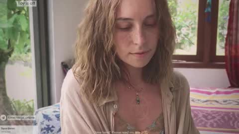 Snapshot of ohmymojo chatting on 11.03.25 Mo online show from 11.03.25