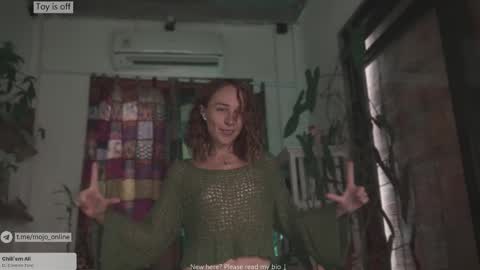 Snapshot of ohmymojo chatting on 11.05.25 Mo online show from 11.05.25