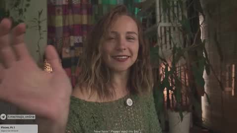 Snapshot of ohmymojo chatting on 12.23.25 Mo online show from 12.23.25