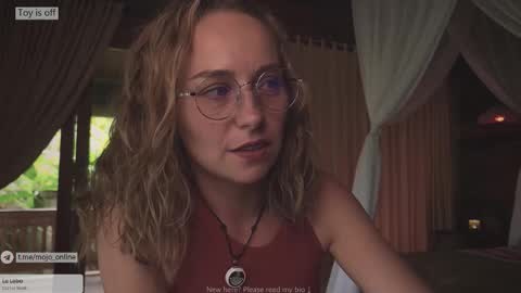 Snapshot of ohmymojo chatting on 02.14.26 Mo online show from 02.14.26