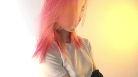 Snapshot of ohpeliadark chatting on 04.23.26 Emi and Ohpi online show from 04.23.26
