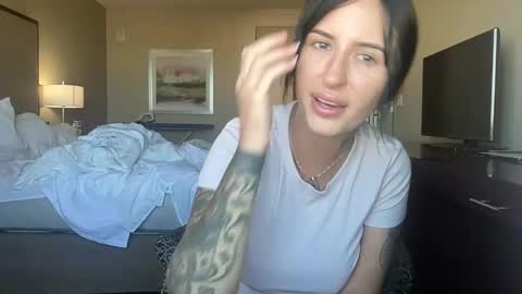 Snapshot of ohrileyxo chatting on 10.07.25 riley online show from 10.07.25