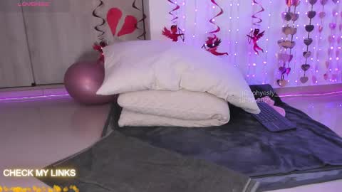 ohyesly_ online show from 02.18.25