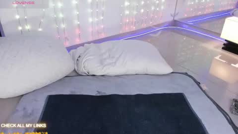 ohyesly_ online show from 09.30.25