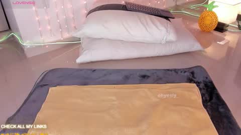 ohyesly_ online show from 01.19.26