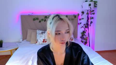 Snapshot of okerriella chatting on 06.12.26 Ami online show from 06.12.26
