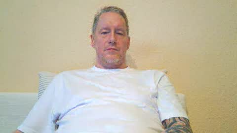 Snapshot of olavdelux chatting on 12.16.25 olavdelux online show from 12.16.25