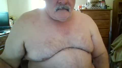 Snapshot of oldcockforyngladies chatting on 01.19.26 oldcockforyngladies online show from 01.19.26