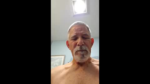 Snapshot of oldermoguy1 chatting on 05.21.26 oldermoguy1 online show from 05.21.26