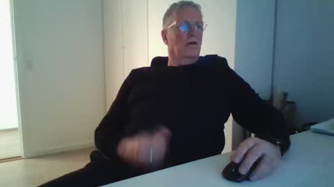 Snapshot of oldth chatting on 02.16.25 oldth online show from 02.16.25