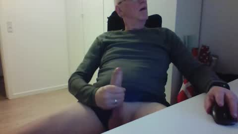 Snapshot of oldth chatting on 01.15.26 oldth online show from 01.15.26