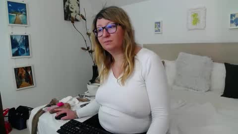 Olga Pavlova online show from 04.04.26