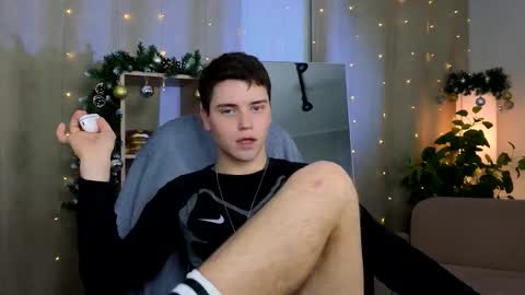 Snapshot of olie_sparkle chatting on 12.13.25 Olie online show from 12.13.25