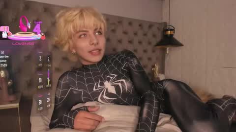 oliiverr22 online show from 10.02.25