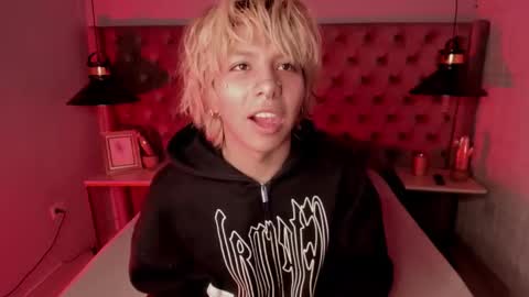 oliiverr22 online show from 12.03.25