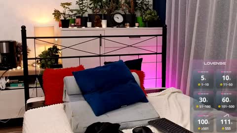 OliSunny Olivia online show from 12.31.24