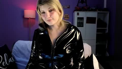 OliSunny Olivia online show from 05.01.26