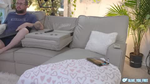 Snapshot of olive_you_ chatting on 02.20.25 Olive online show from 02.20.25