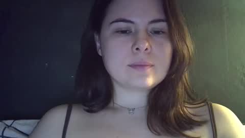 Snapshot of olivepeach chatting on 04.22.26 Oil online show from 04.22.26