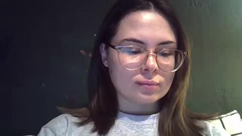 Snapshot of olivepeach chatting on 05.03.26 Oil online show from 05.03.26