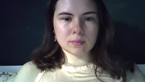 Snapshot of olivepeach chatting on 05.19.26 Oil online show from 05.19.26