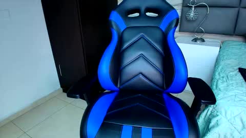 Snapshot of oliver__brown chatting on 01.28.25 Oliver online show from 01.28.25