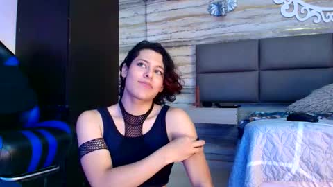 Snapshot of oliver__brown chatting on 12.20.25 Oliver online show from 12.20.25